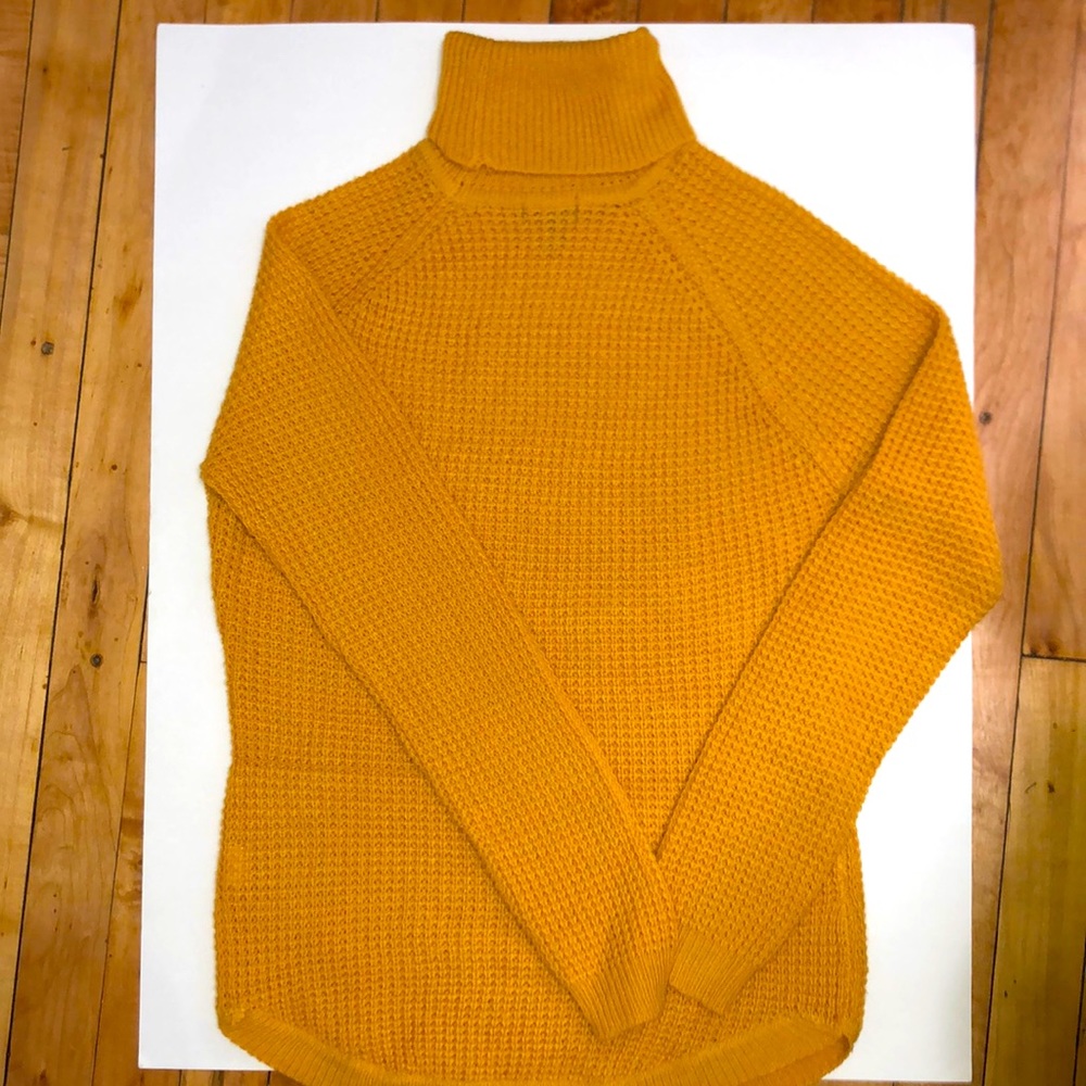 Yellow sweatshirt